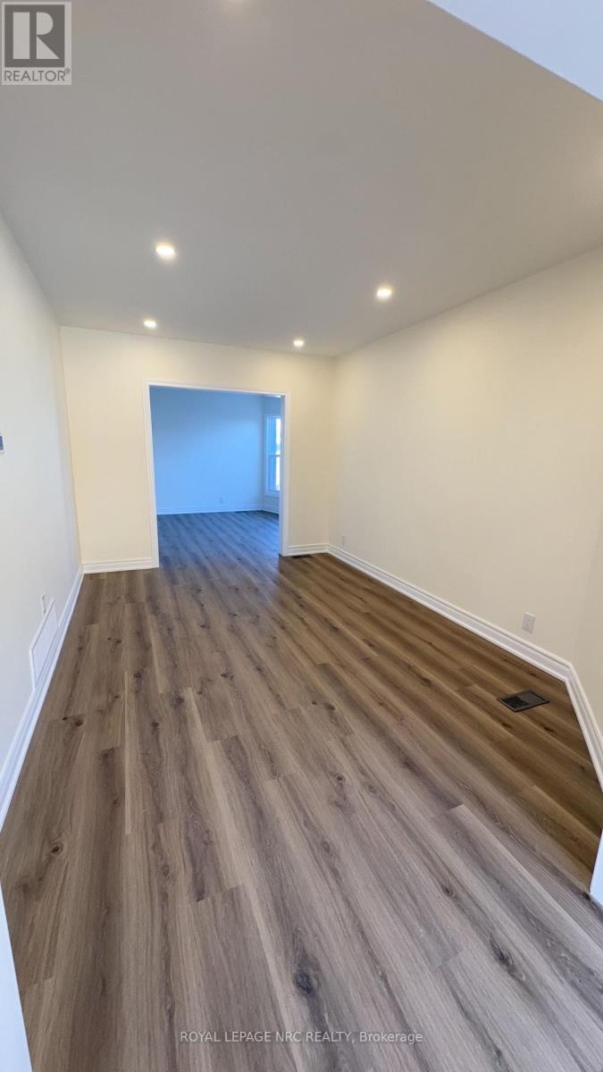 4677 Crysler Avenue, Niagara Falls (Downtown), Ontario  L2E 3V7 - Photo 9 - X13851428
