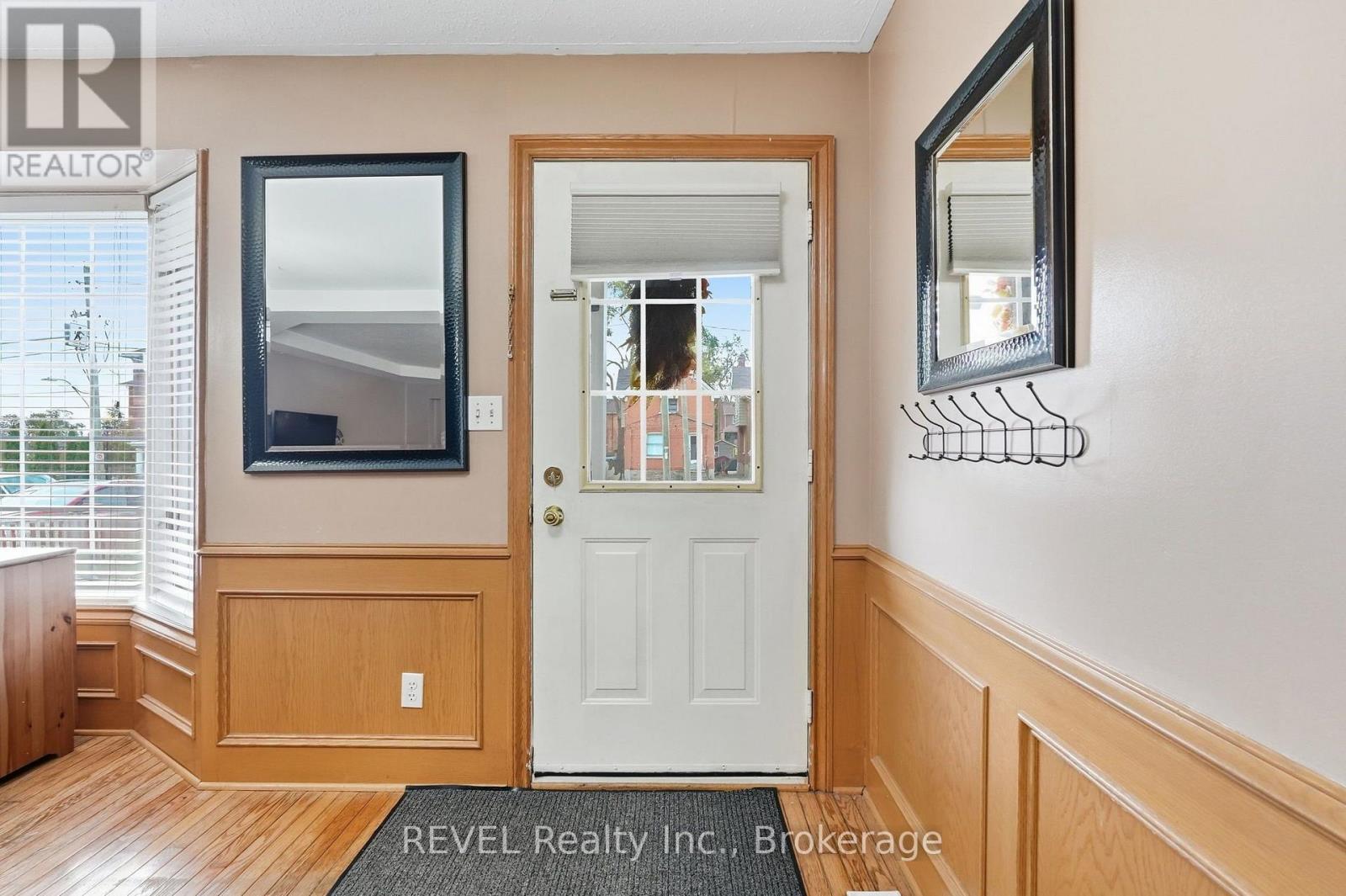 3 Ormond Street N, Thorold, Ontario  L2V 1Y6 - Photo 3 - X13851446