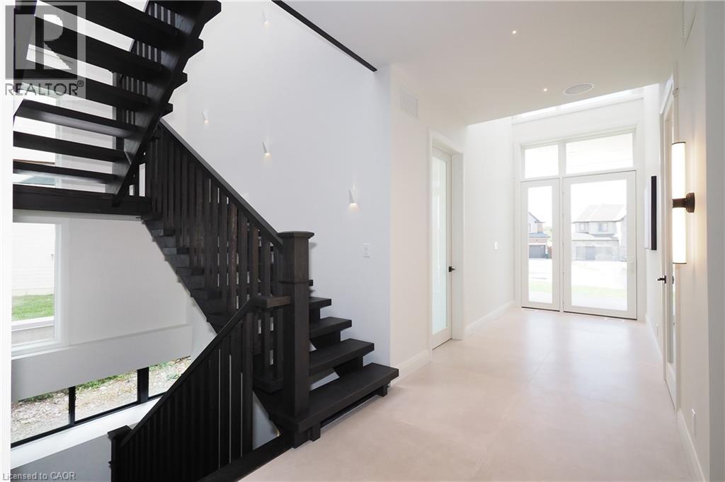 560 Werni Court, Waterloo, Ontario  N2V 2S7 - Photo 4 - 40867785