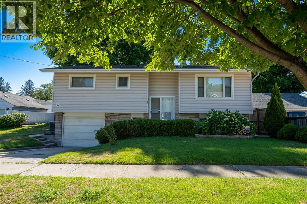 32 Louisa Street, Point Edward, Ontario  N7V 1W1 - Photo 1 - 26024006