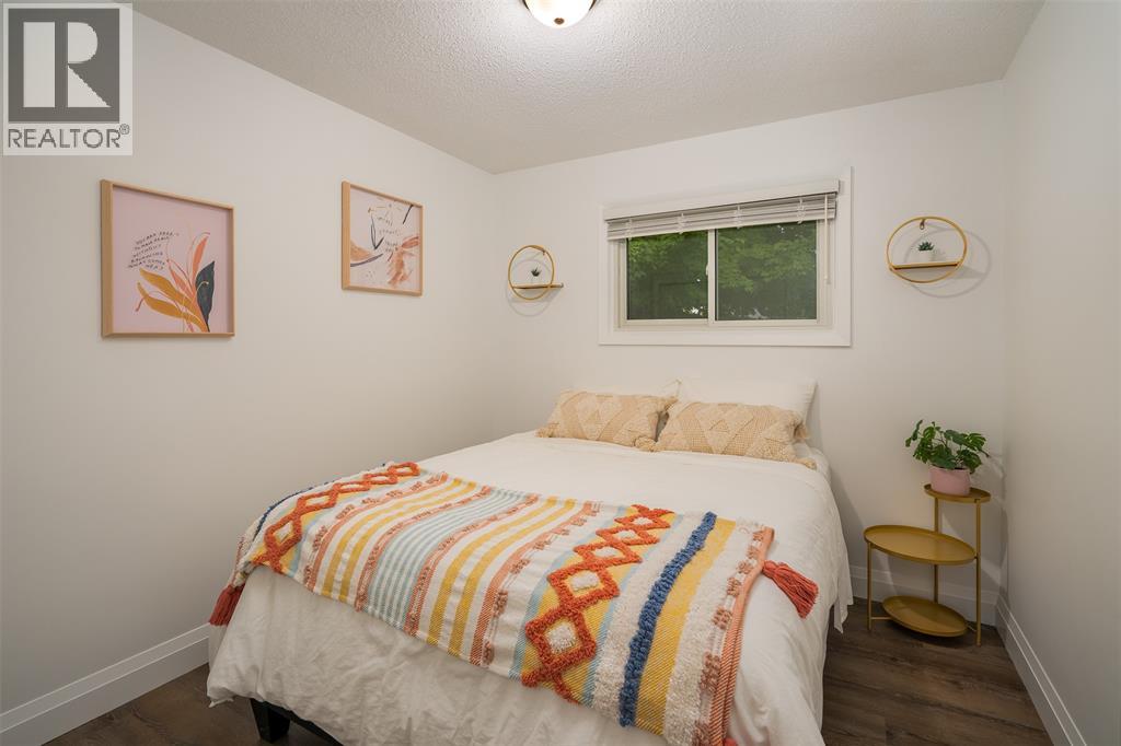 32 Louisa Street, Point Edward, Ontario  N7V 1W1 - Photo 12 - 26024006