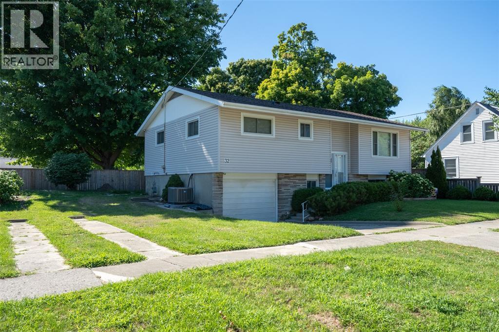 32 Louisa Street, Point Edward, Ontario  N7V 1W1 - Photo 2 - 26024006