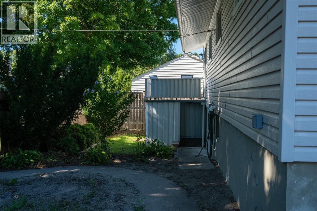 32 Louisa Street, Point Edward, Ontario  N7V 1W1 - Photo 24 - 26024006