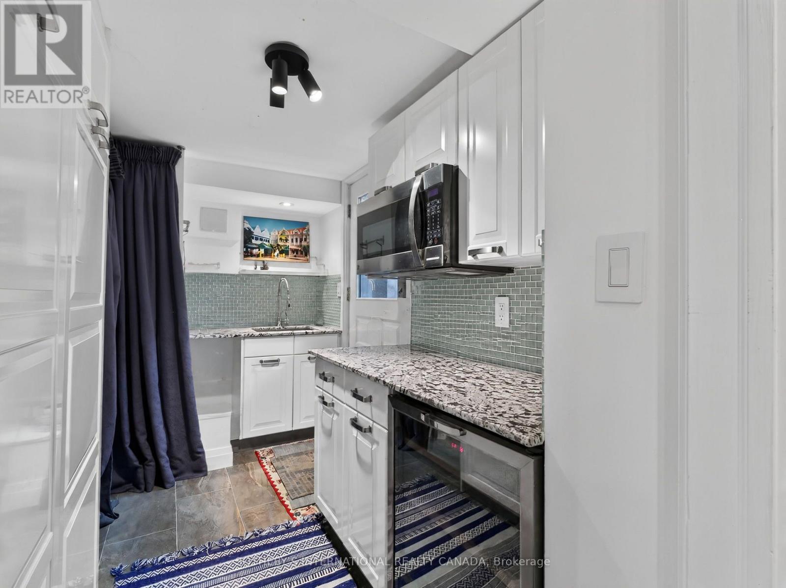 91 Braemore Gardens, Toronto, Ontario  M6G 2C7 - Photo 21 - C13851128