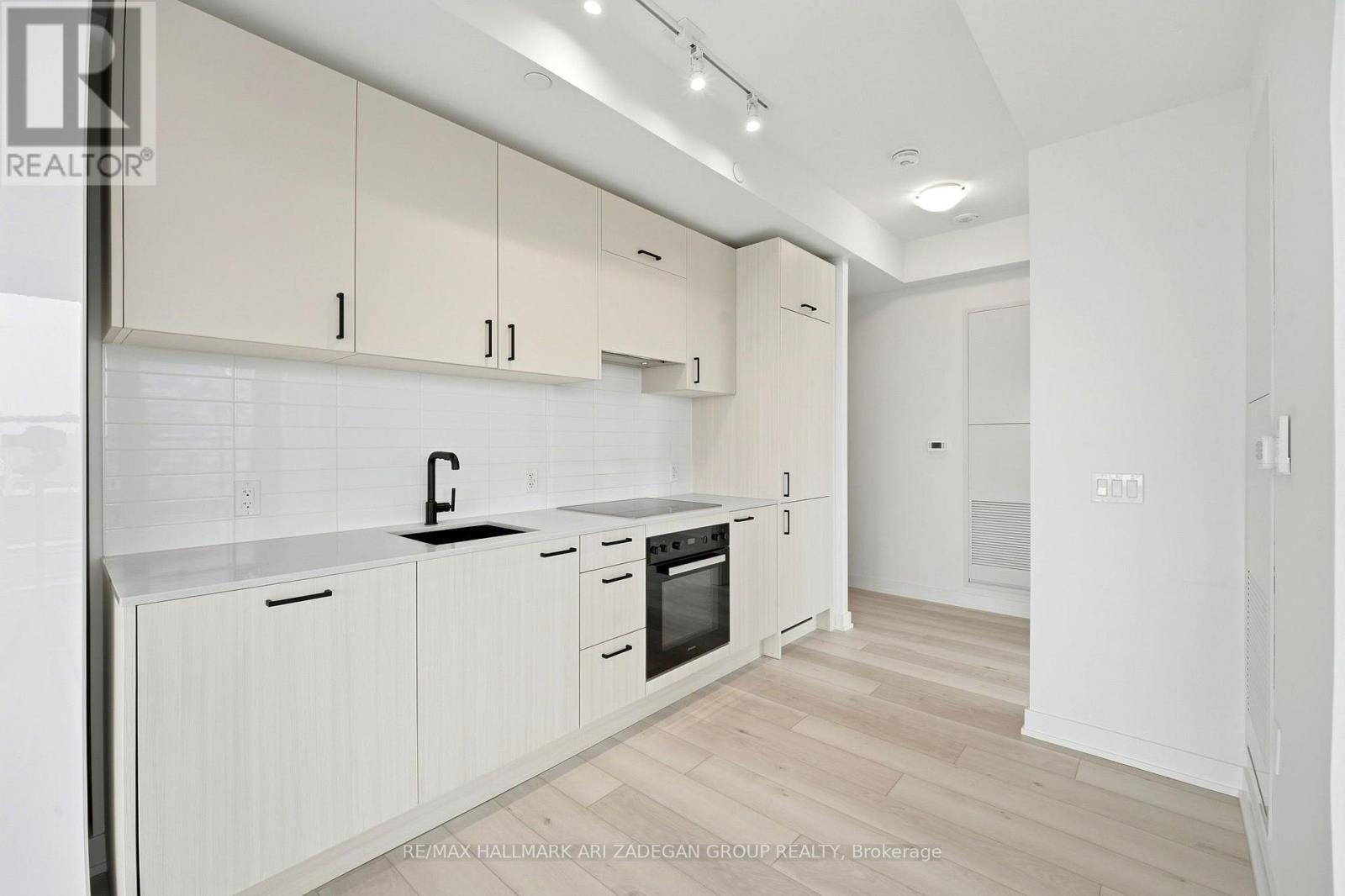 3807 - 1 Quarrington Lane, Toronto, Ontario  M3C 0S4 - Photo 9 - C13851256