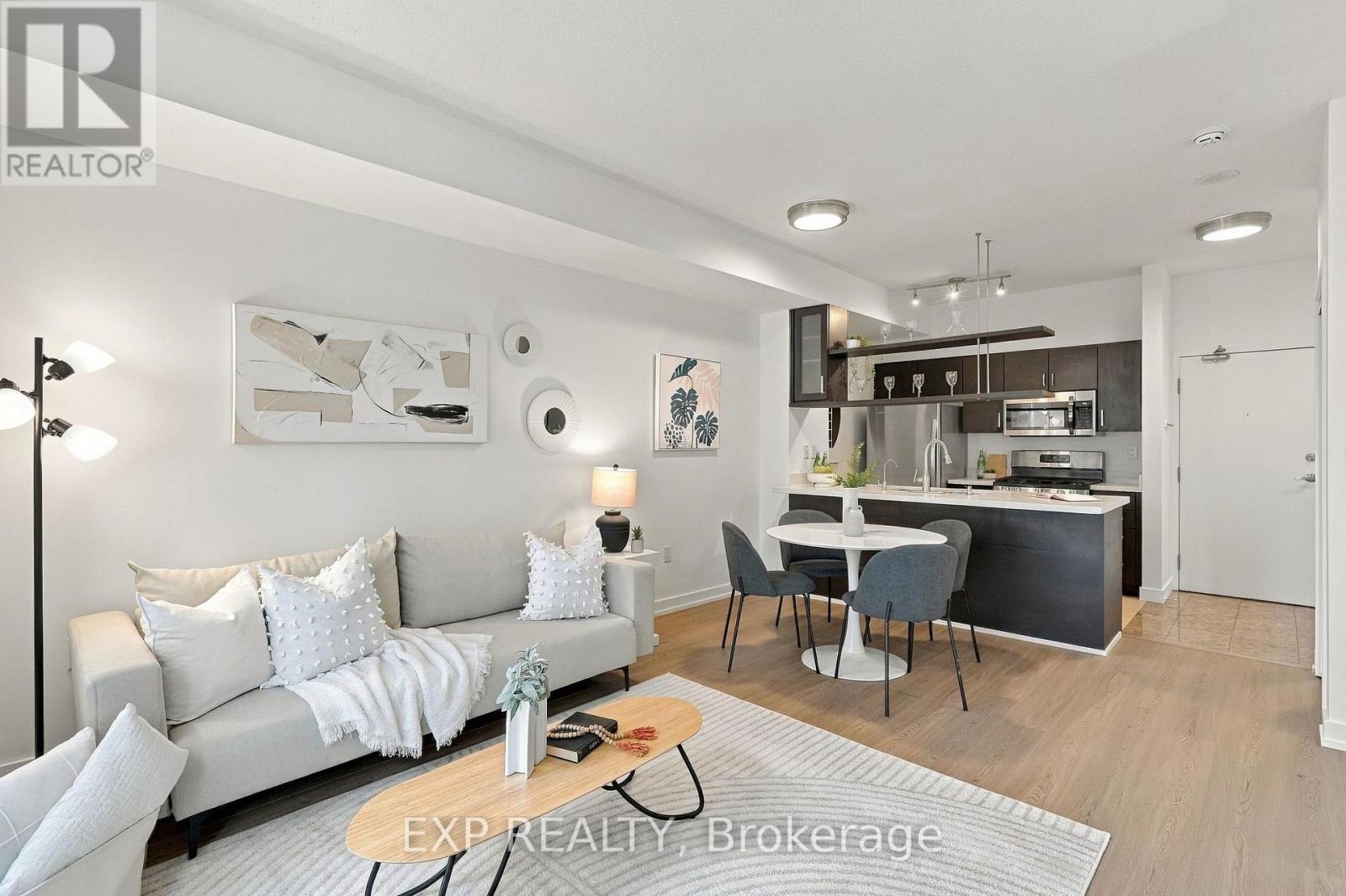 301 - 9 SPADINA AVENUE, Toronto, Ontario