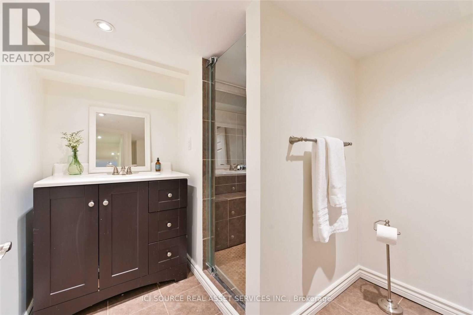 Lower - 25 Mann Avenue, Toronto, Ontario  M4S 2Y2 - Photo 2 - C13851430