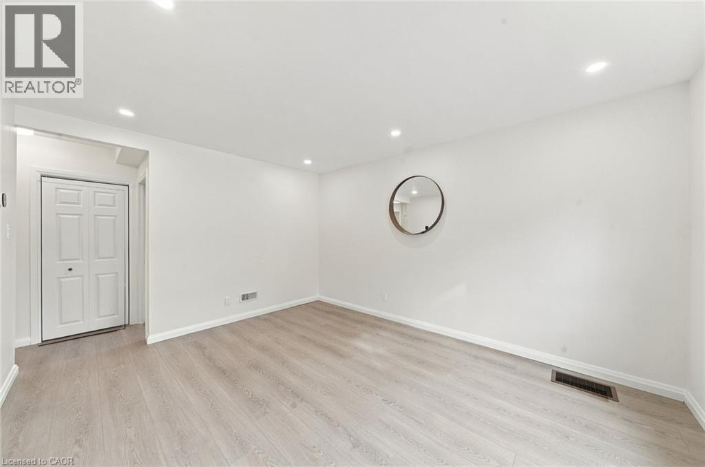 294 East 28th Street, Hamilton, Ontario  L8V 3J3 - Photo 4 - 40867862