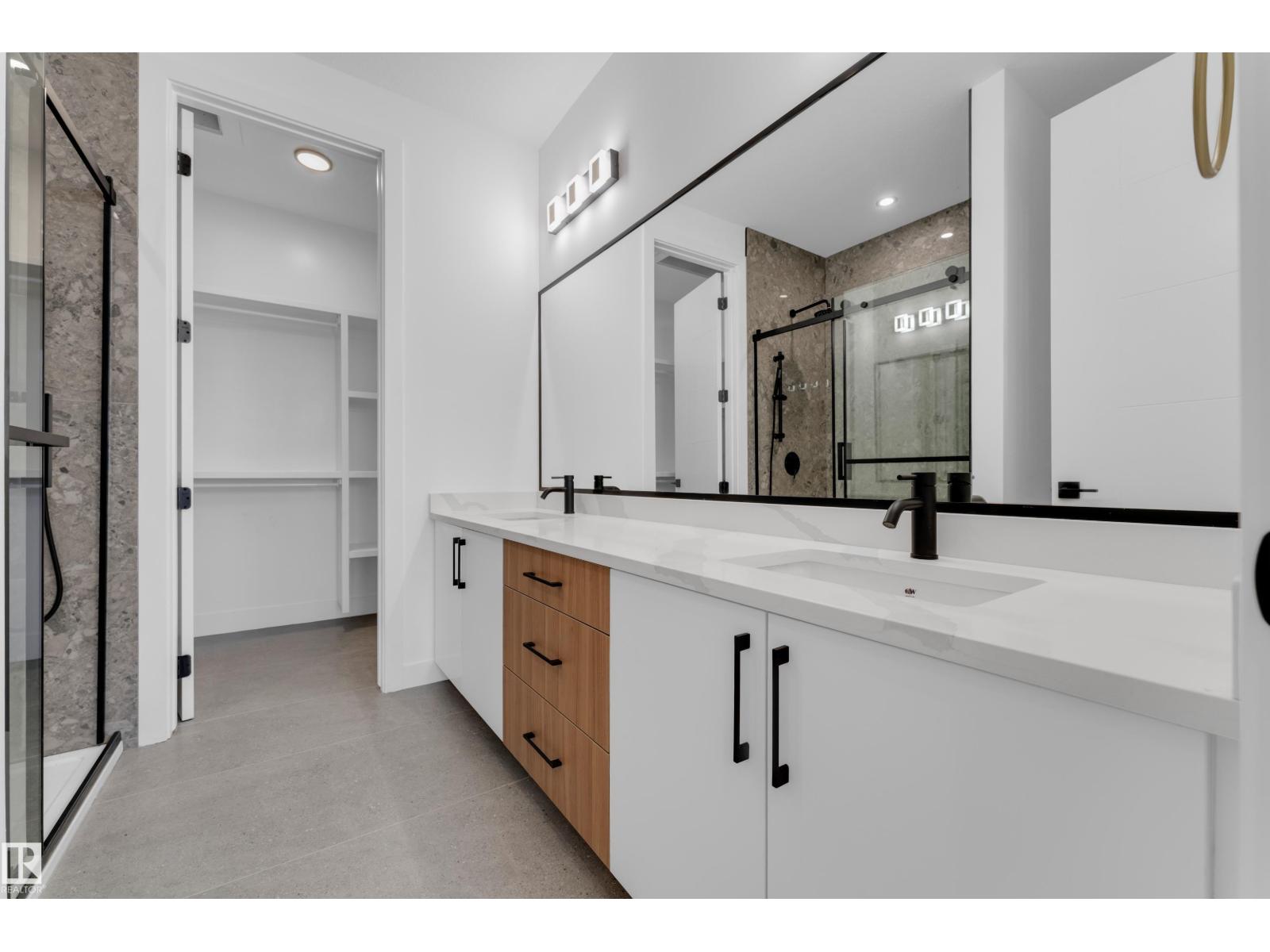 512 Robinson BV