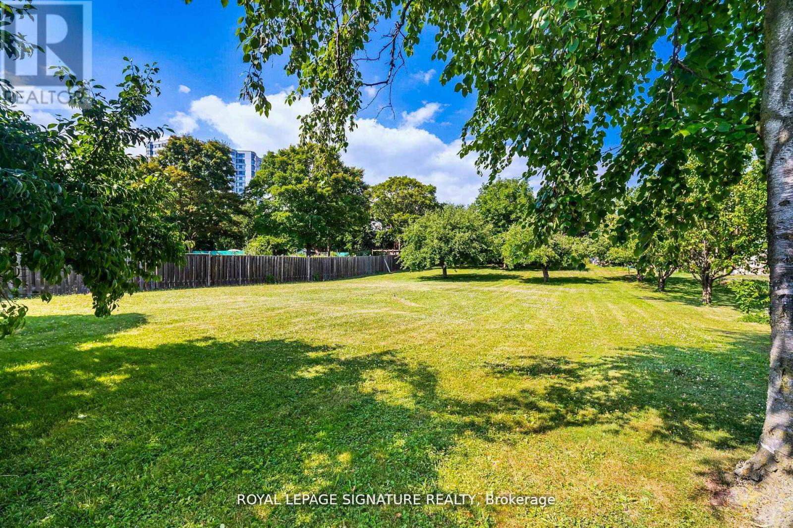 4097 Hickory Drive, Mississauga, Ontario L4W 1L1 - Photo 3 - W13850144