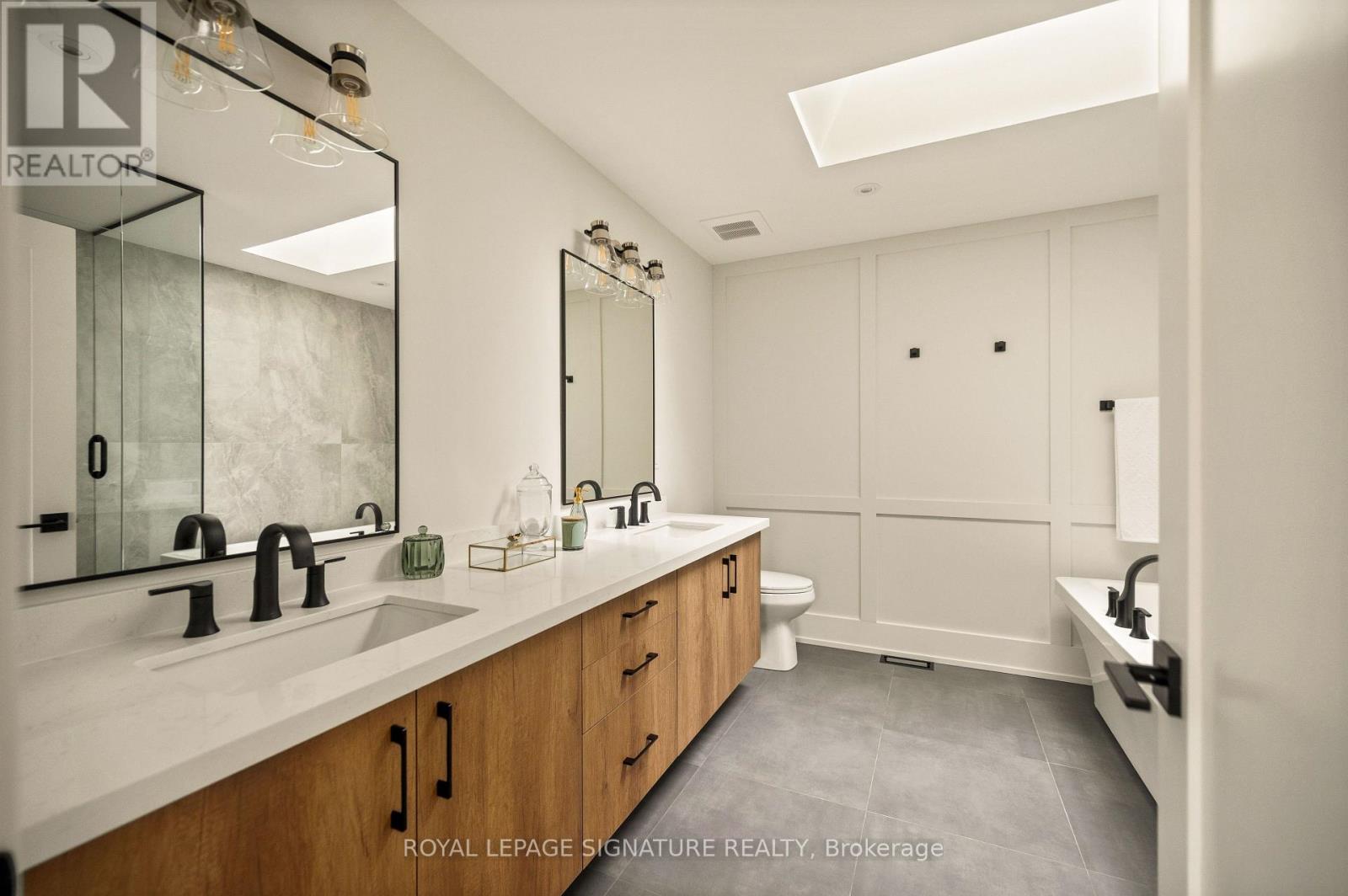 62 Ash Crescent, Toronto, Ontario  M8W 1E6 - Photo 25 - W13850824
