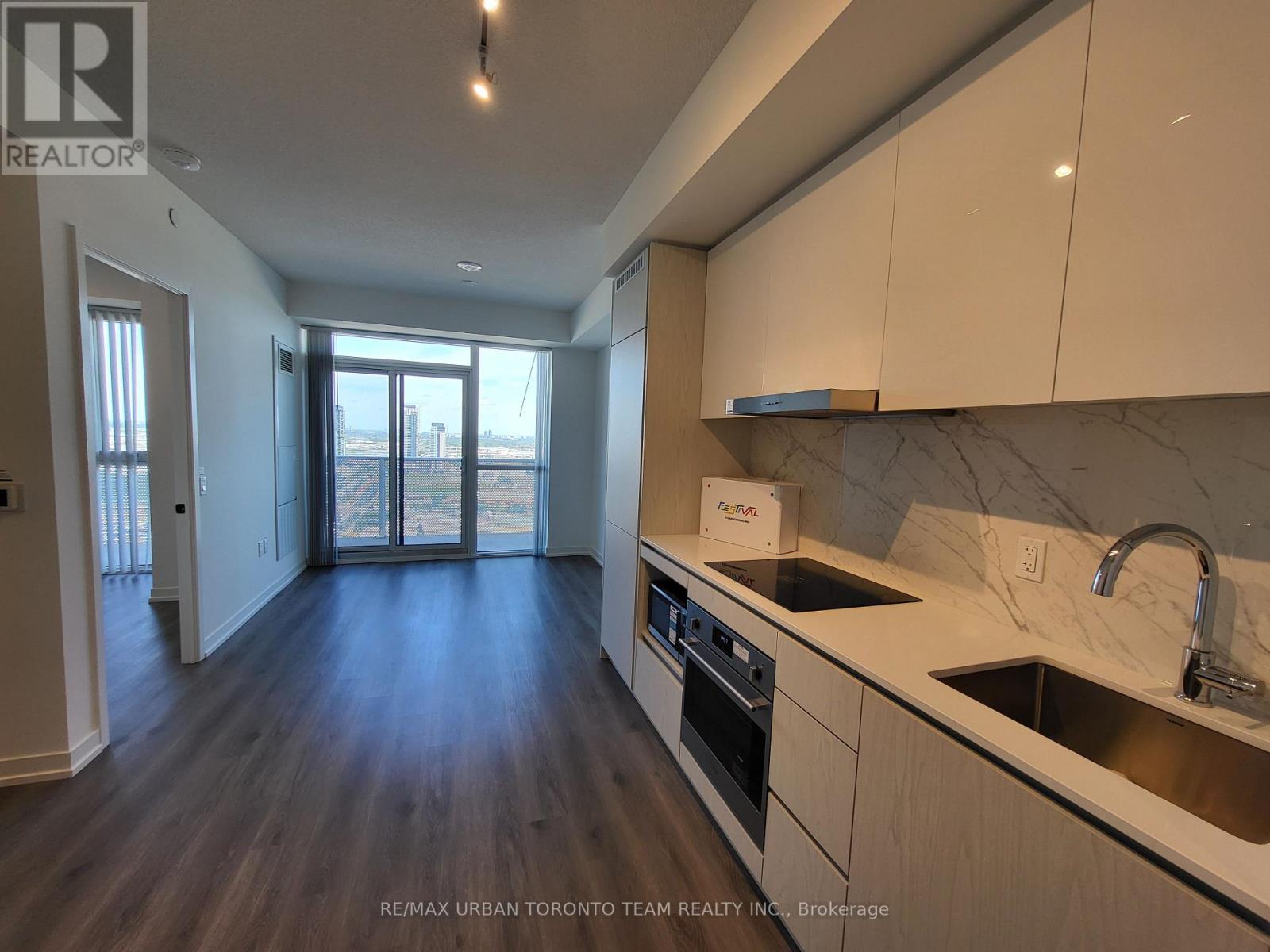 3308 - 28 Interchange Way, Vaughan (Vaughan Corporate Centre), Ontario  L4K 0P8 - Photo 2 - N13851274