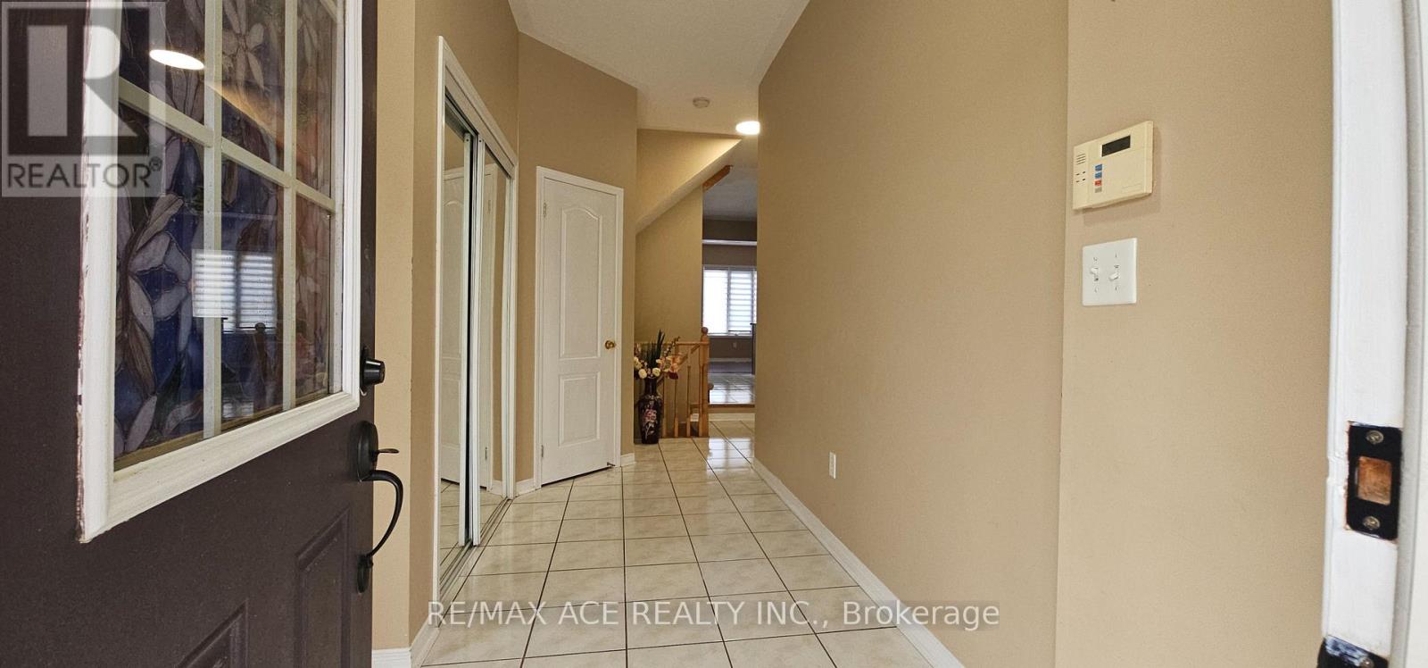 46 Ralph Chalmers Avenue, Markham, Ontario  L6E 2C3 - Photo 4 - N13851378