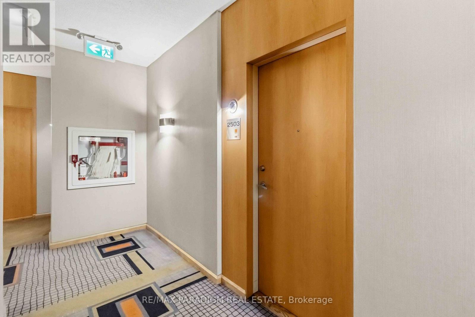 2503 - 3939 Duke Of York Boulevard, Mississauga, Ontario  L5B 4N2 - Photo 2 - W13851458