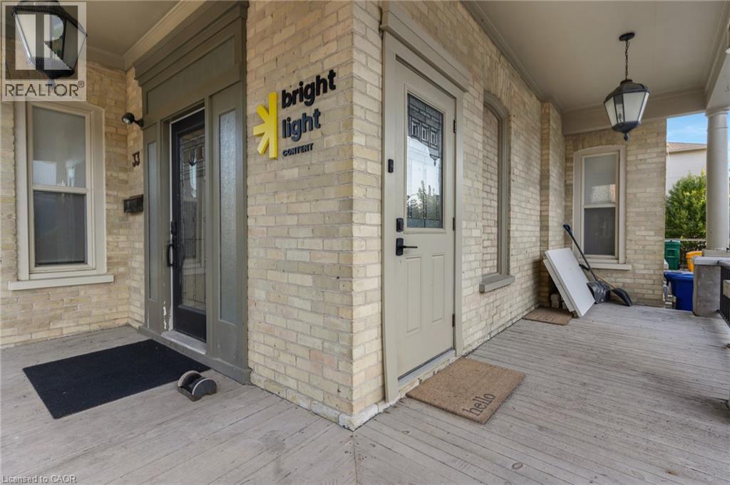 33 E Young Street E, Waterloo, Ontario  N2J 2L4 - Photo 3 - 40868061