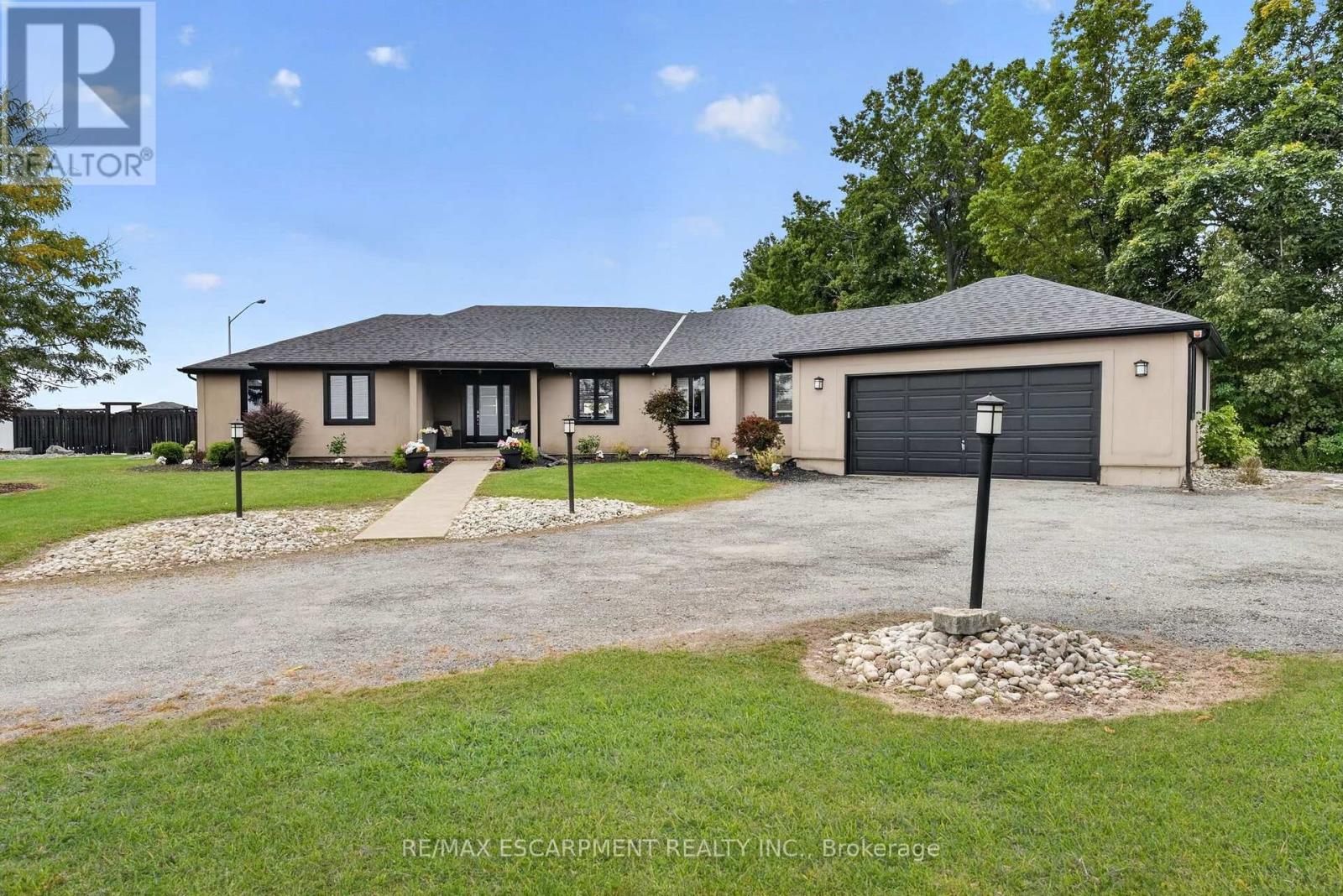 1380 Eighth Avenue Louth, St. Catharines, Ontario  L2R 6P7 - Photo 2 - X13851236