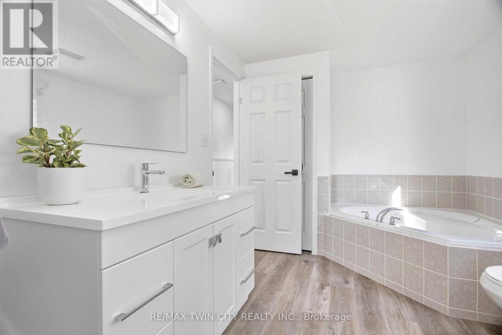 15 Cannes Street, Kitchener, Ontario  N2R 1V9 - Photo 33 - X13851374