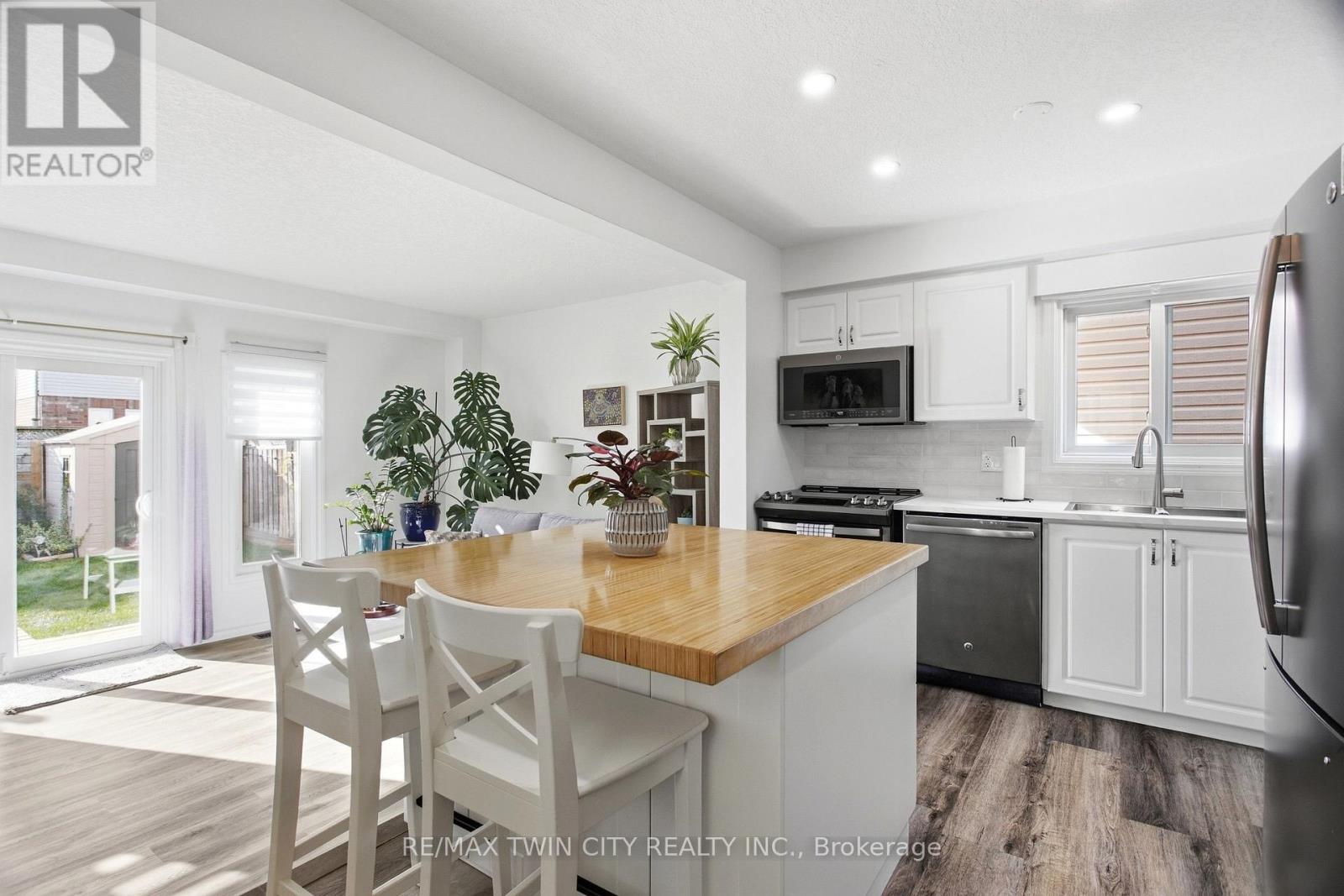 15 Cannes Street, Kitchener, Ontario  N2R 1V9 - Photo 7 - X13851374