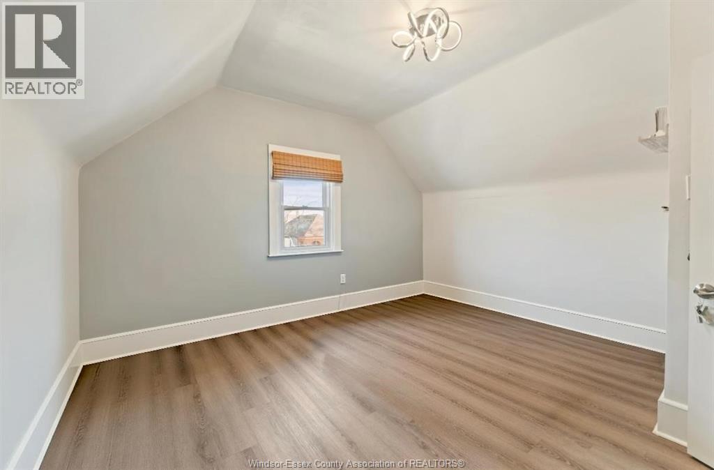 977 Gladstone, Windsor, Ontario N9A 2R5 - Photo 8 - 26024109