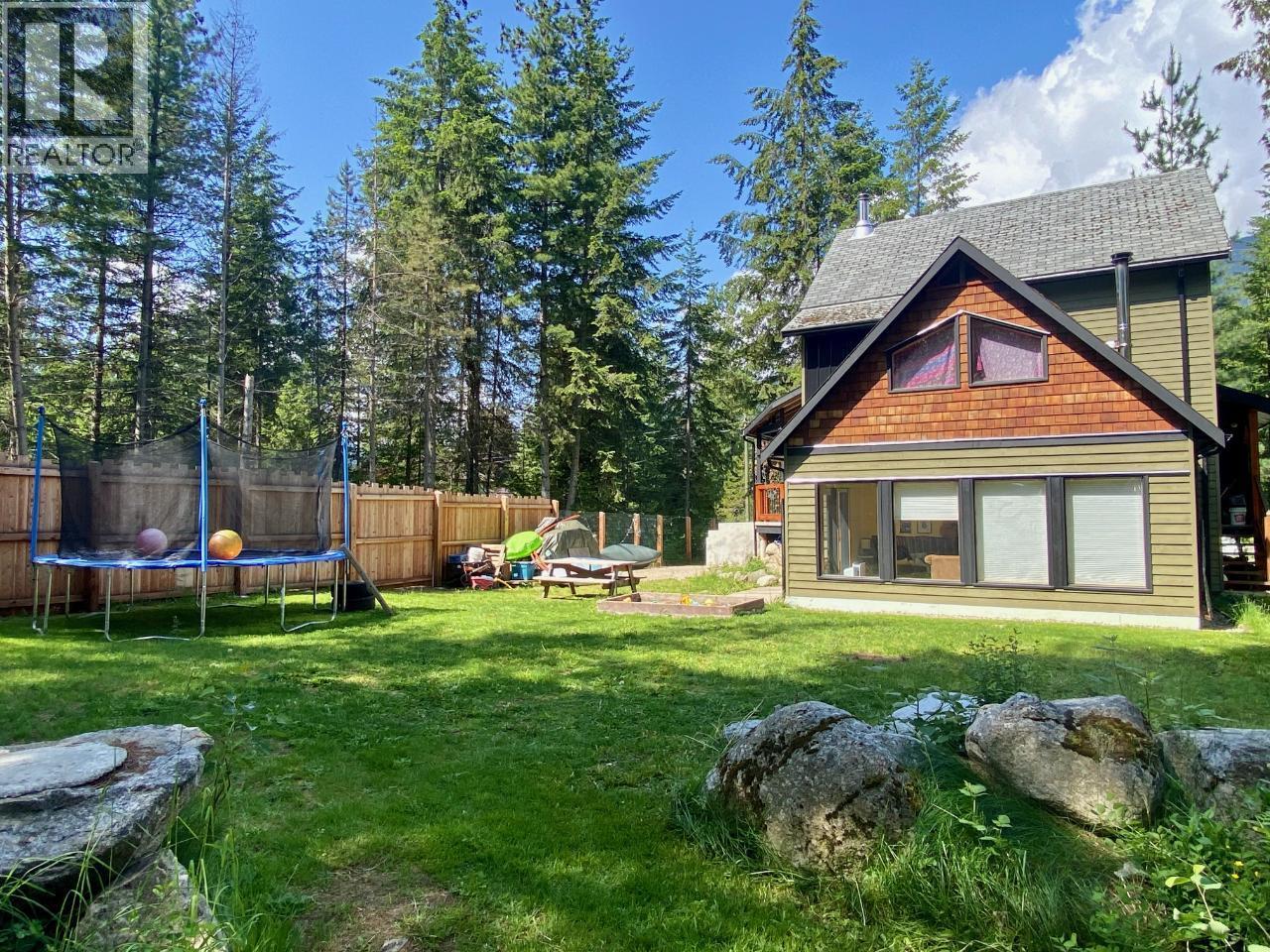 1112 Hume Street, Slocan, British Columbia  V0G 2C0 - Photo 3 - 10402435