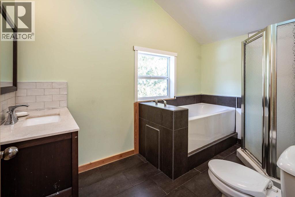 1112 Hume Street, Slocan, British Columbia  V0G 2C0 - Photo 34 - 10402435