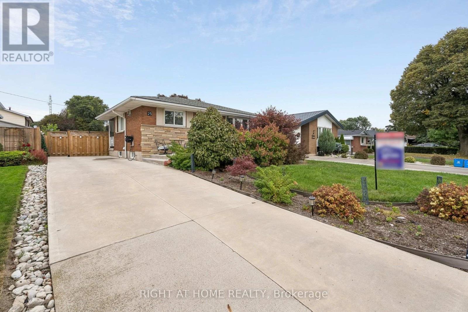 25 SWALLOW CRESCENT, Hamilton, Ontario