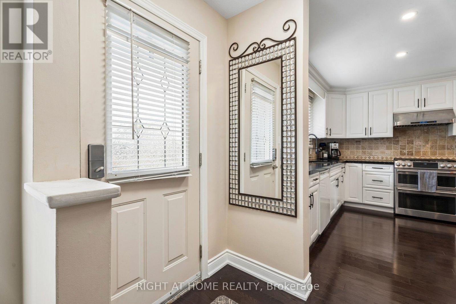 25 Swallow Crescent, Hamilton, Ontario  L9A 2M7 - Photo 4 - X13845512