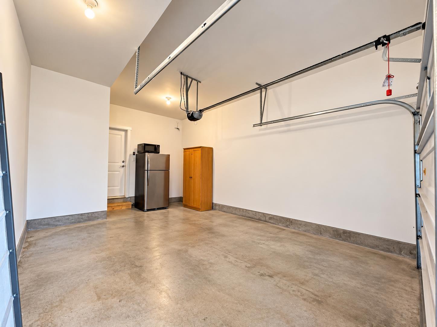 81 5888 144 STREET