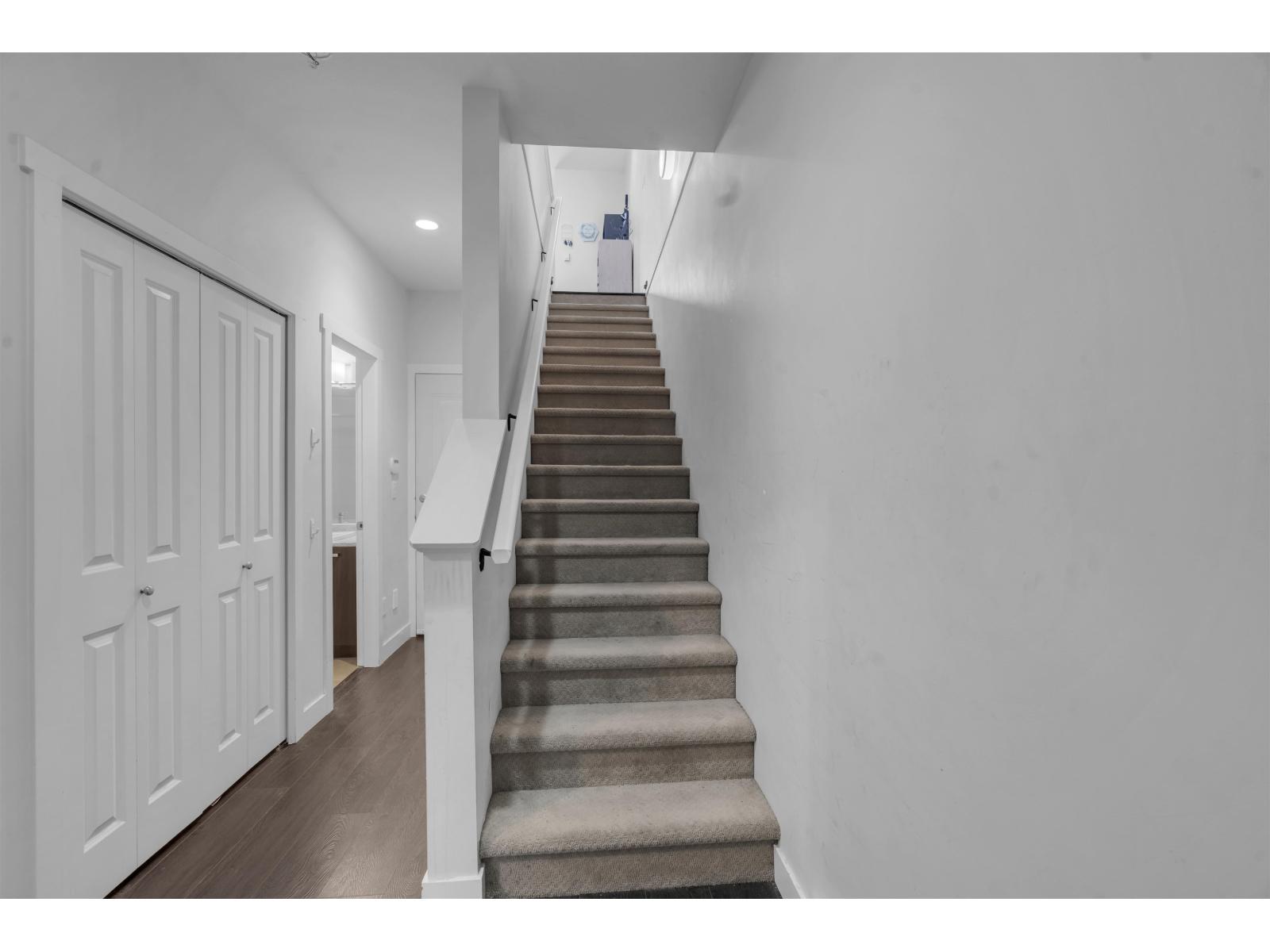 81 5888 144 STREET