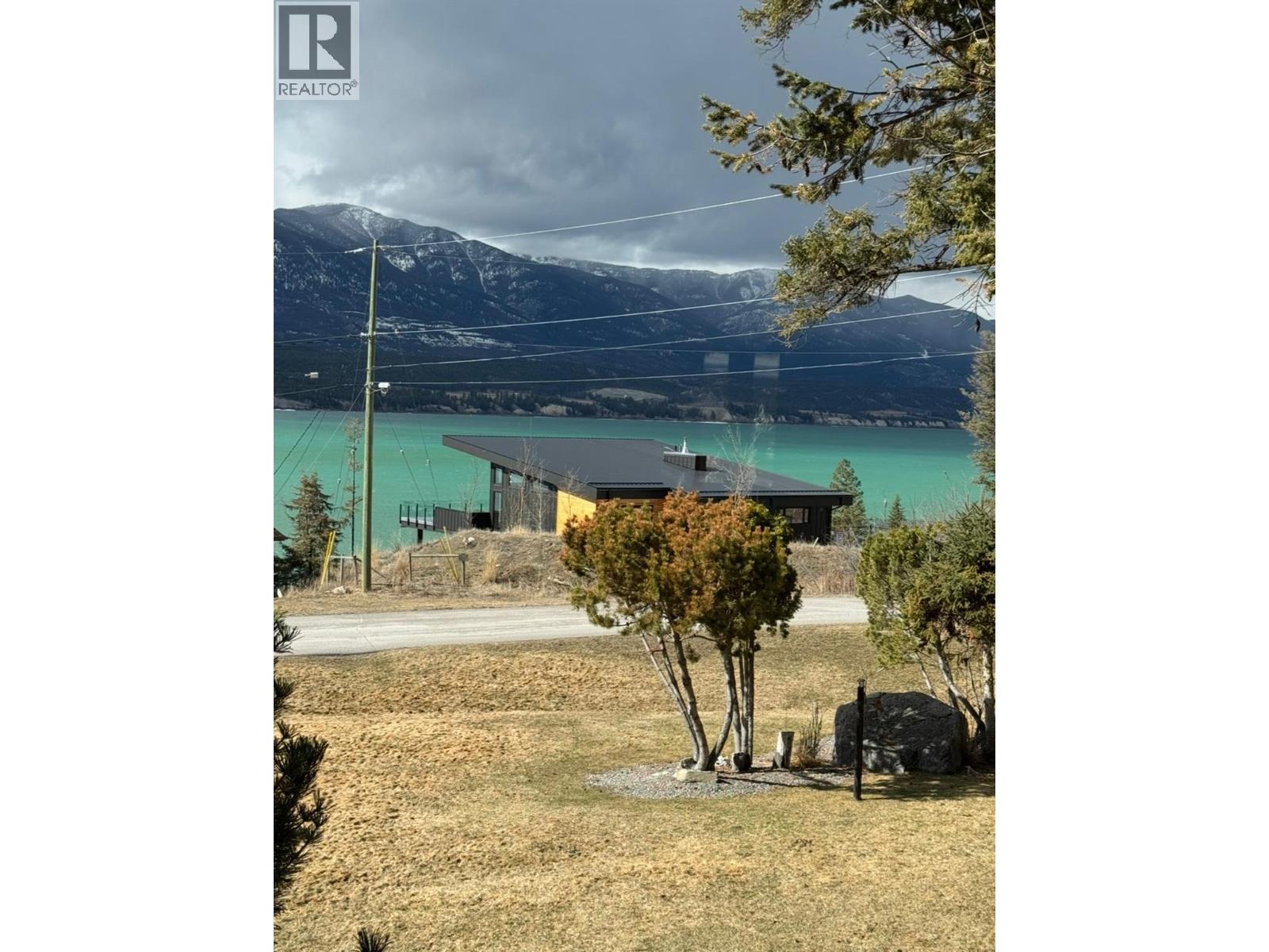 8380 RICHARDSON Crescent, Canal Flats, British Columbia