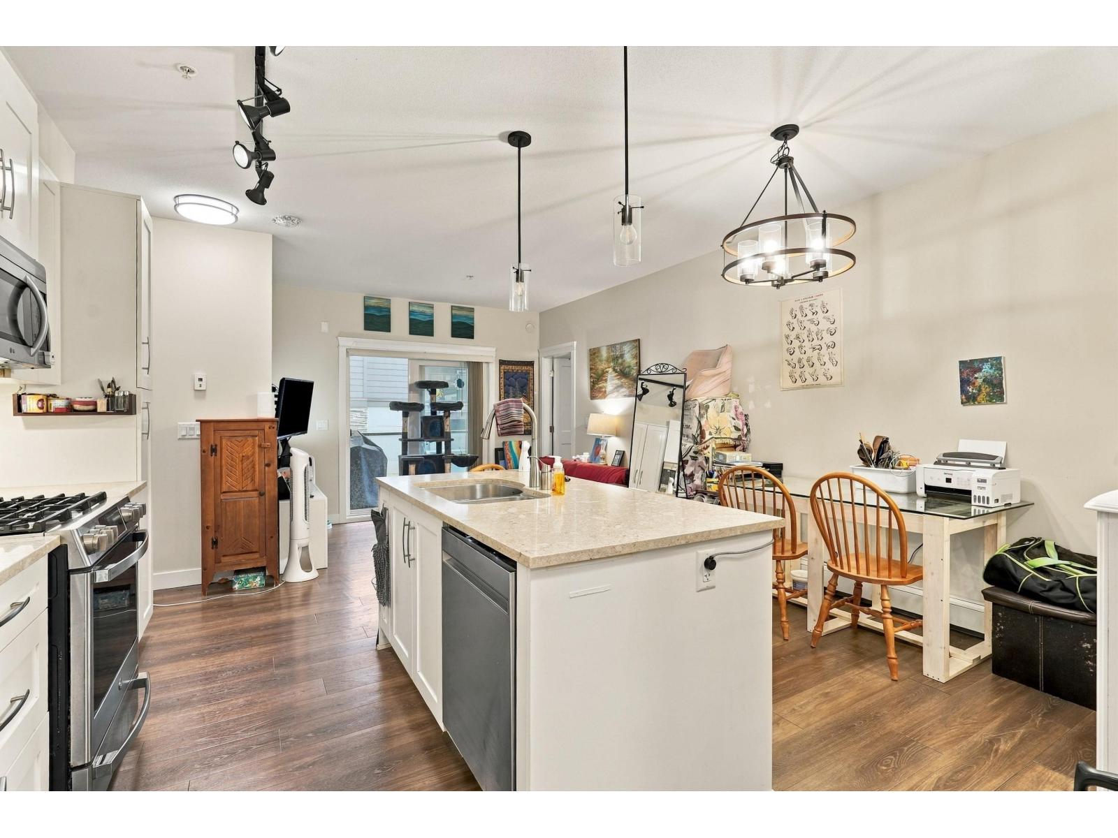 302 11077 RAVINE ROAD