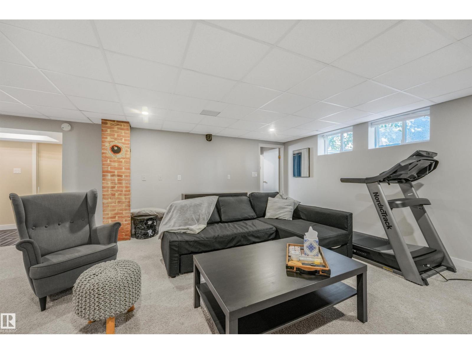 10906 118 ST NW