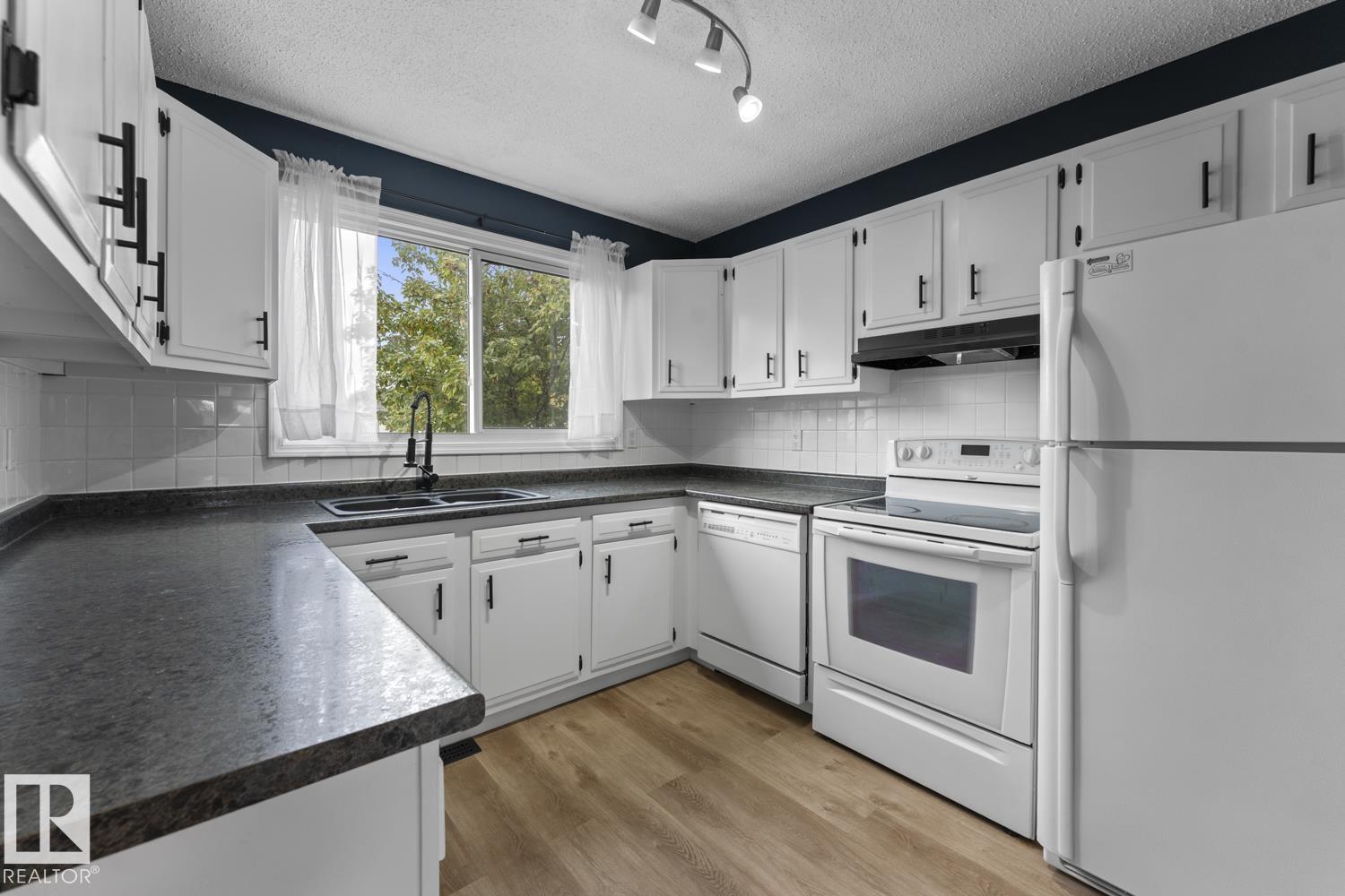 305 19 ST
