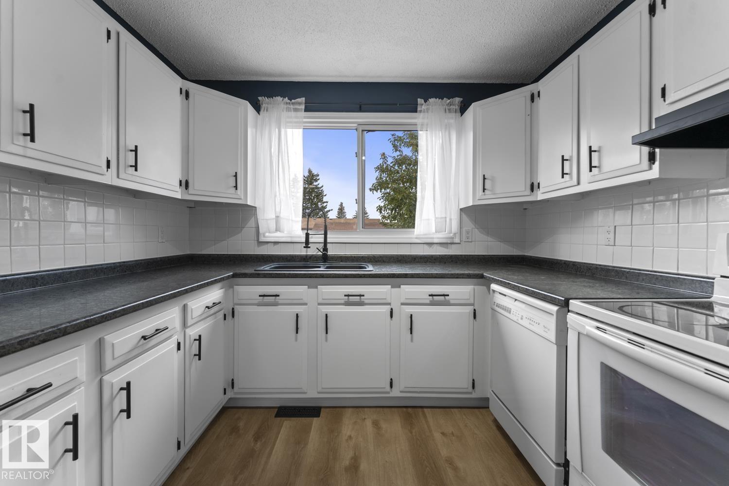 305 19 ST