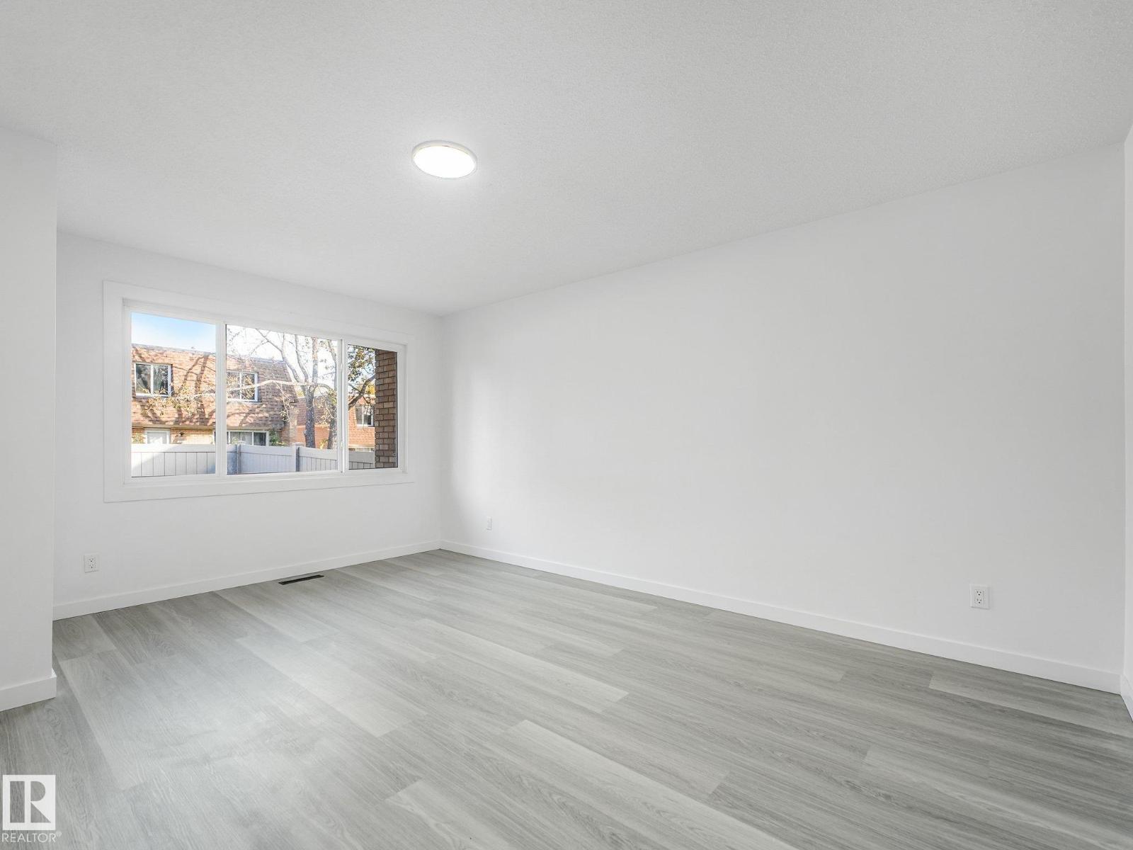 152 LONDONDERRY SQUARE SQ NW