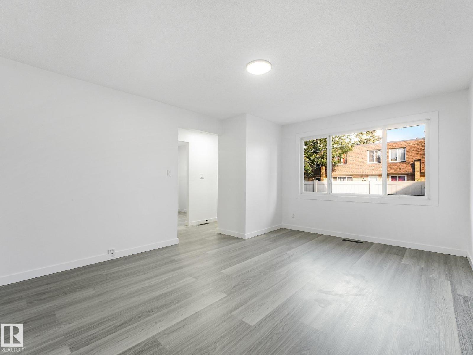 152 LONDONDERRY SQUARE SQ NW