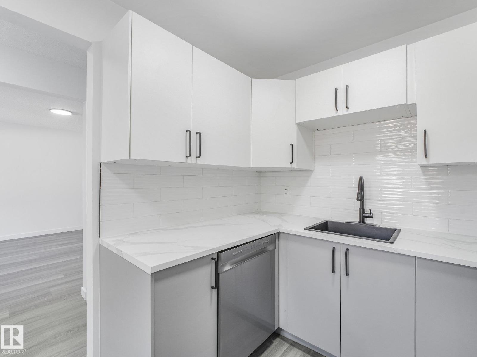 152 LONDONDERRY SQUARE SQ NW