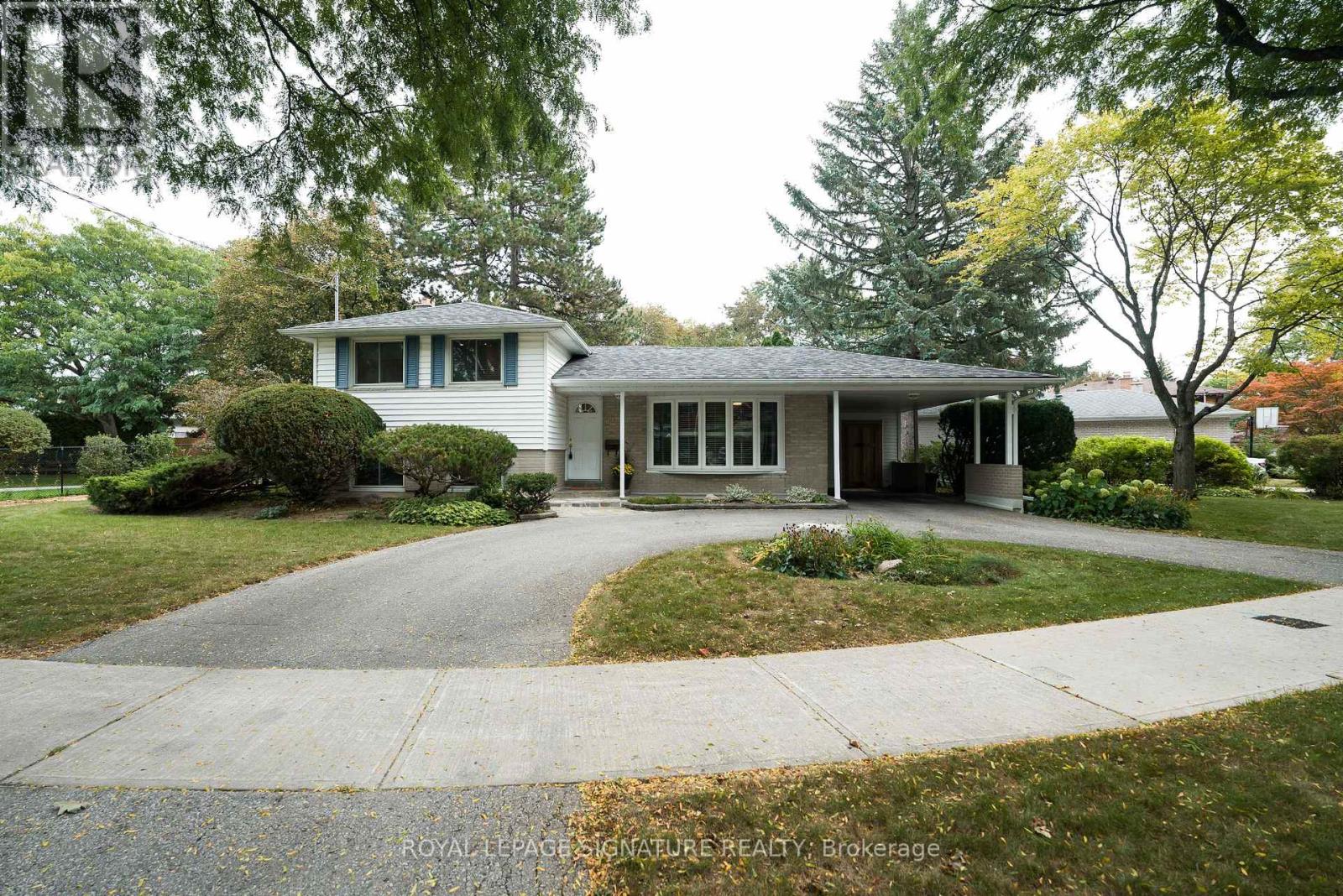 11 BELLBURY CRESCENT, Toronto, Ontario
