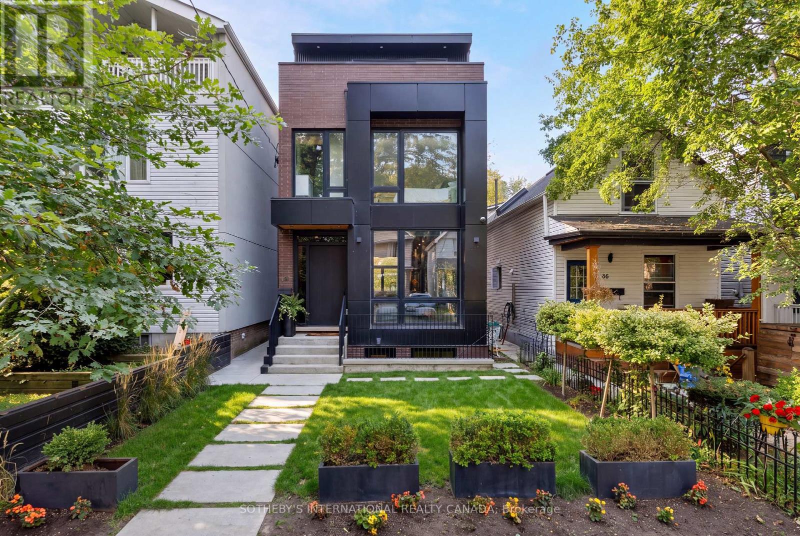 34 HASTINGS AVENUE, Toronto, Ontario