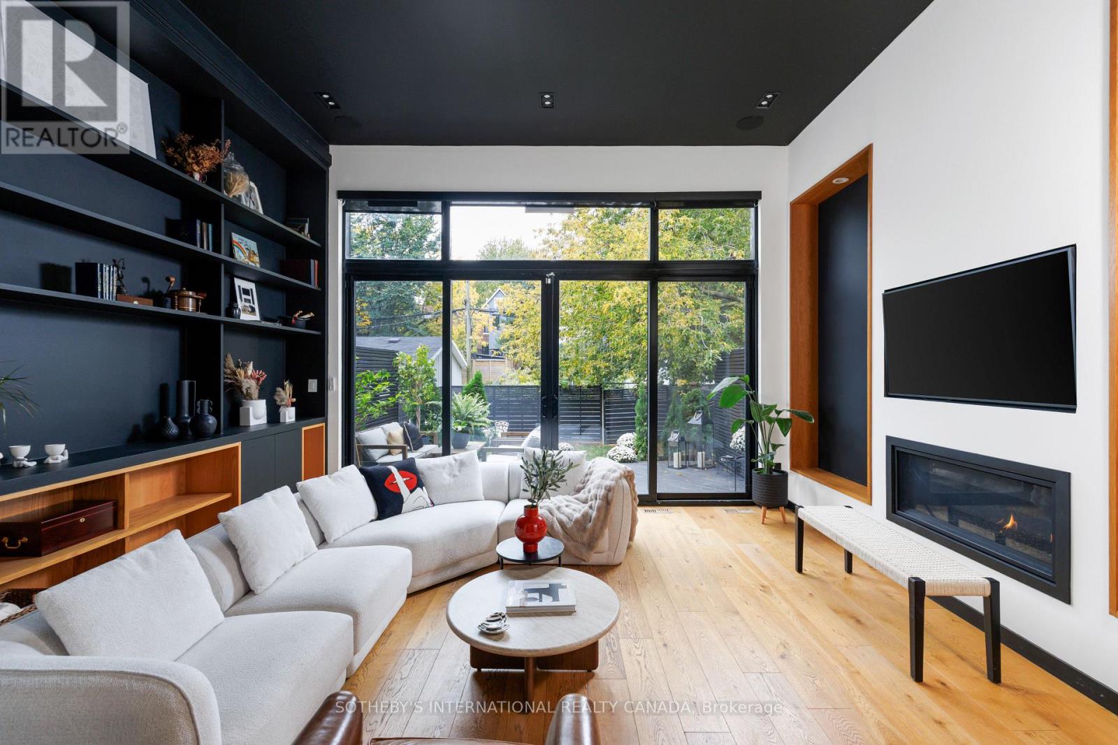 34 Hastings Avenue, Toronto, Ontario  M4L 2L2 - Photo 18 - E13851482
