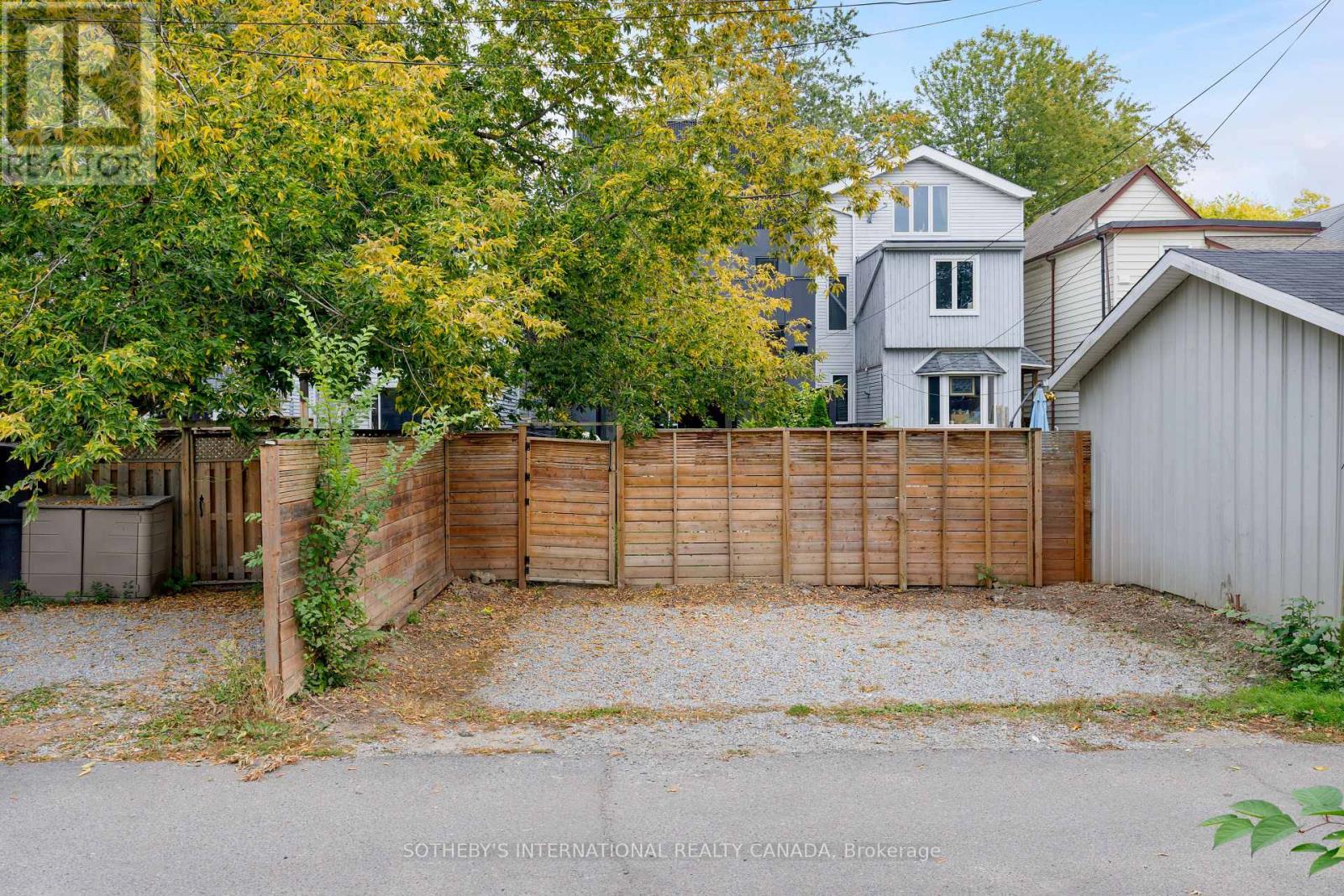 34 Hastings Avenue, Toronto, Ontario  M4L 2L2 - Photo 20 - E13851482