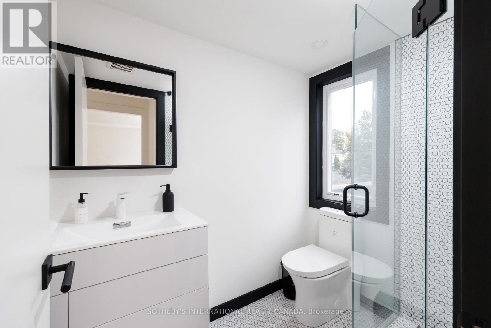 34 Hastings Avenue, Toronto, Ontario  M4L 2L2 - Photo 25 - E13851482