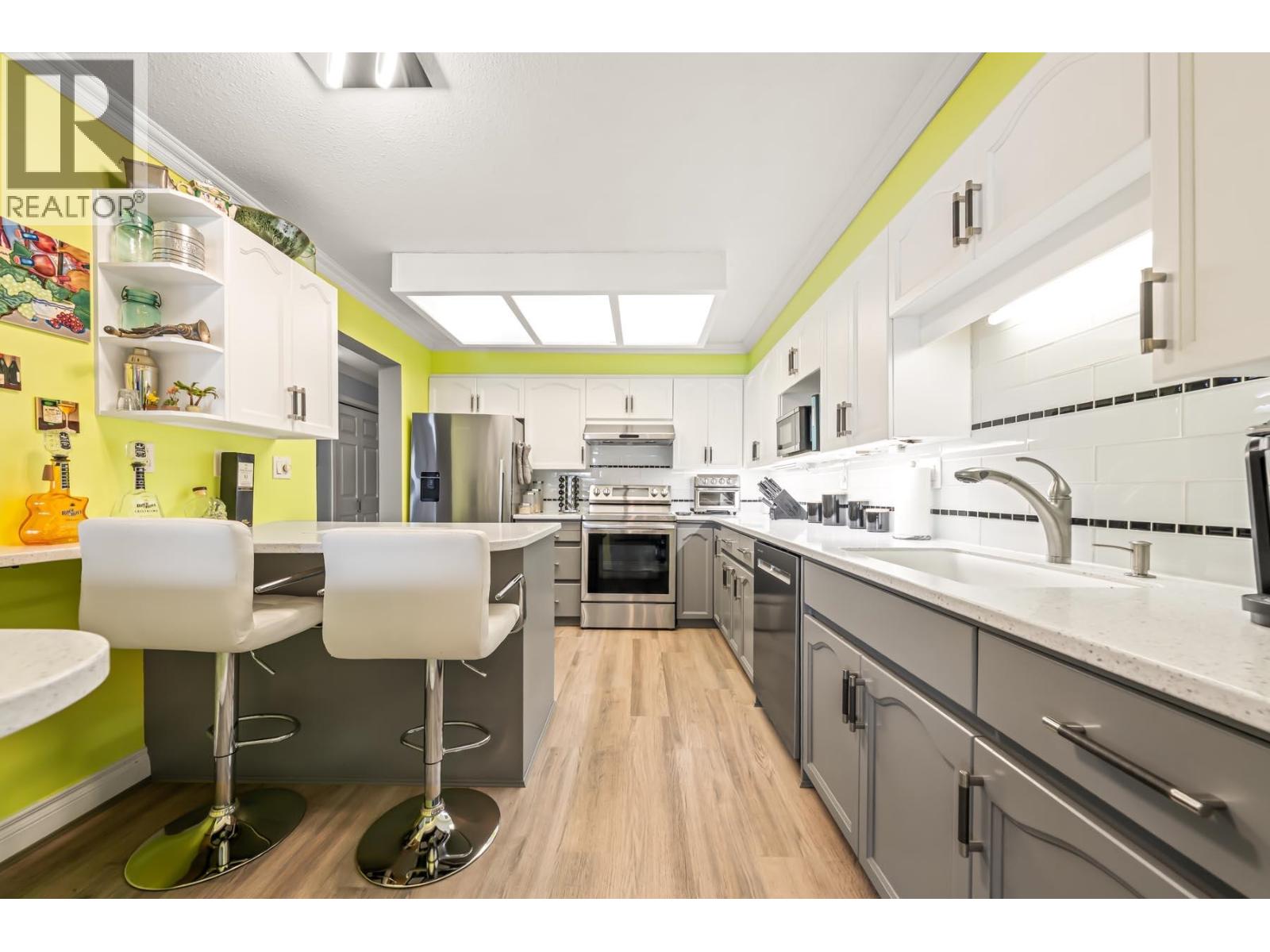 306 1230 QUAYSIDE DRIVE