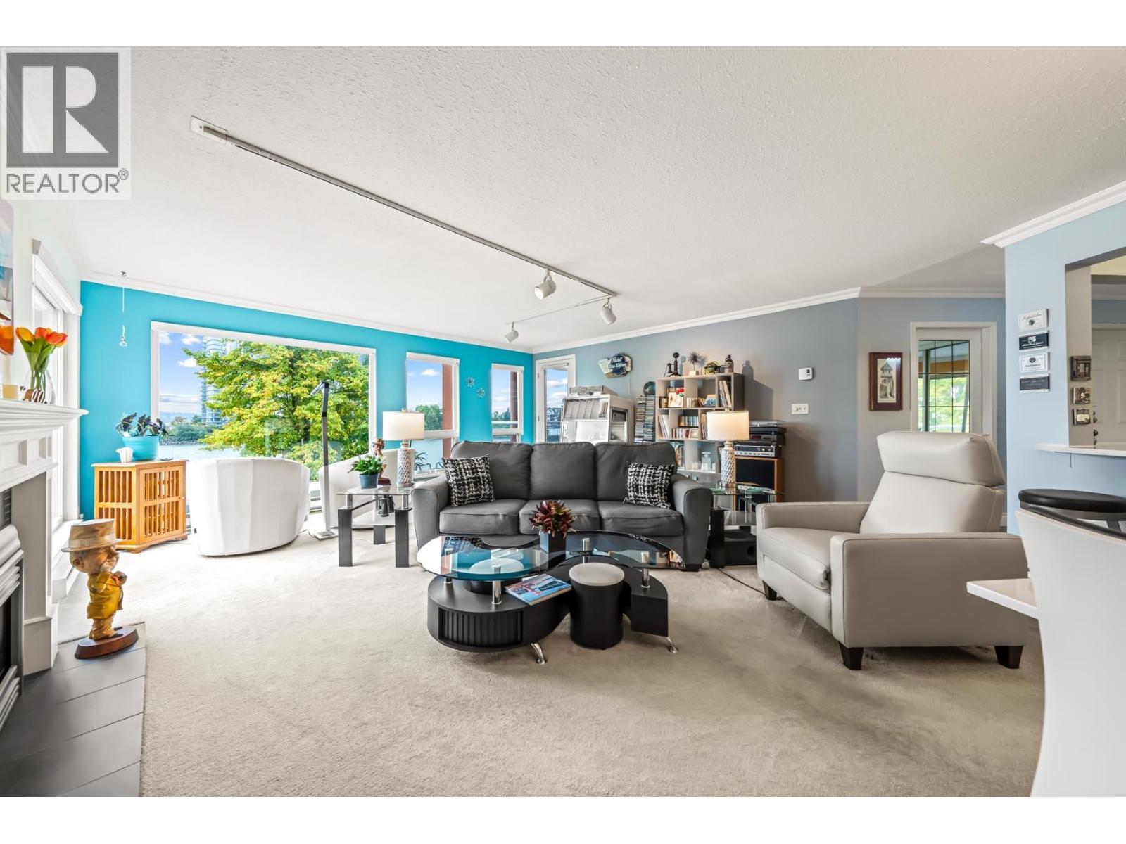 306 1230 QUAYSIDE DRIVE