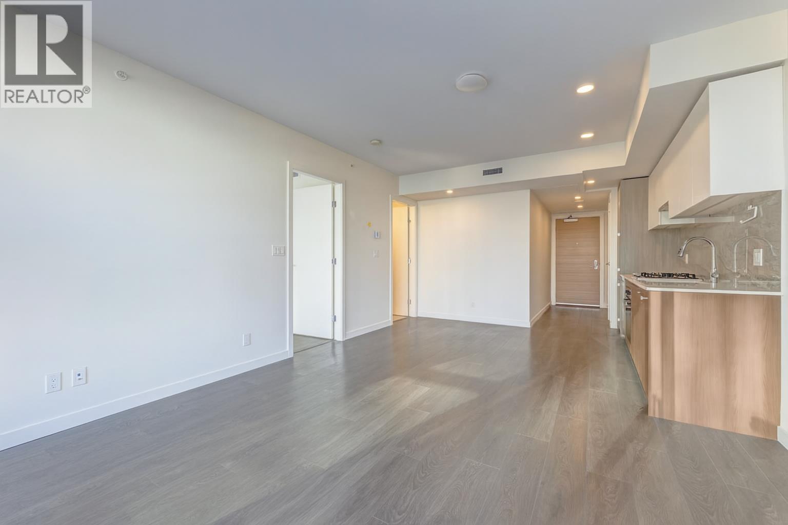 709 6633 BUSWELL STREET