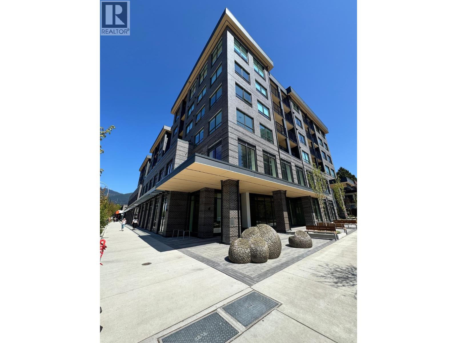 410 110 E 17TH STREET, North Vancouver, British Columbia