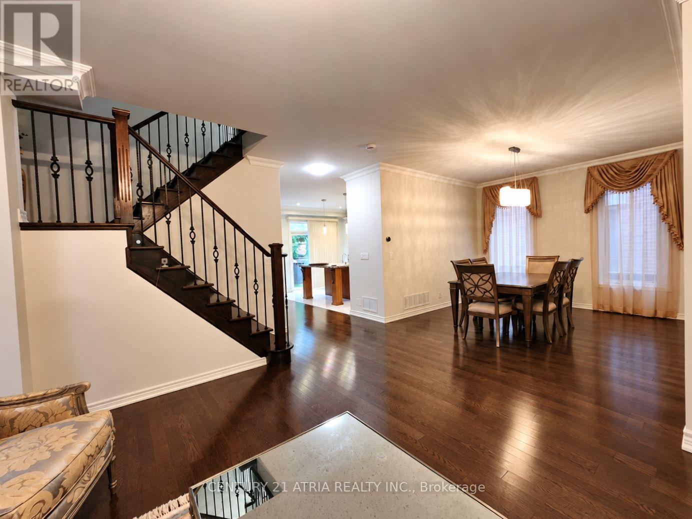 28 Usherwood Street, Aurora, Ontario  L4G 7X8 - Photo 4 - N13851542