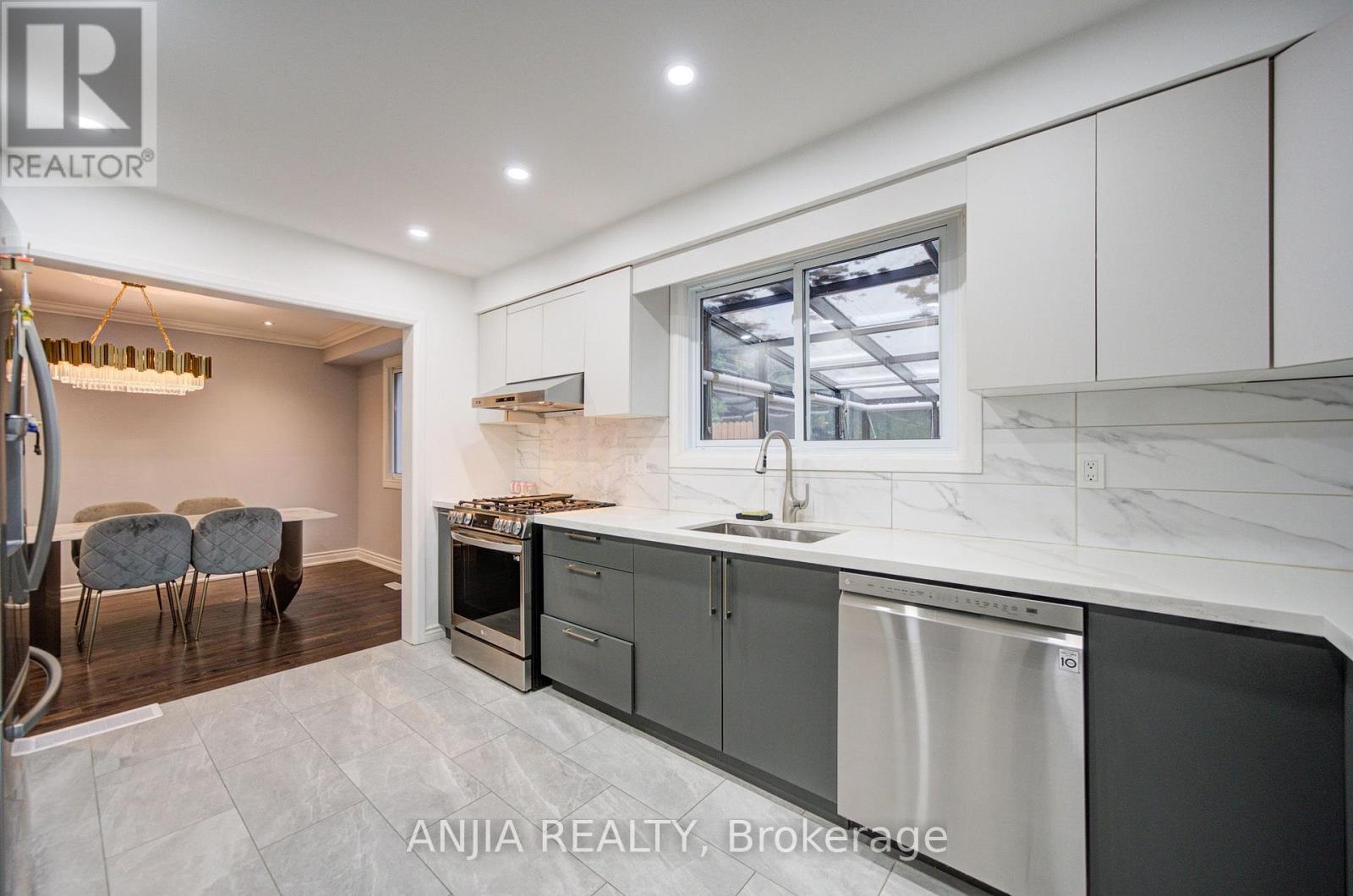 58 Summerfeldt Crescent, Markham, Ontario  L3R 2B2 - Photo 11 - N13851560