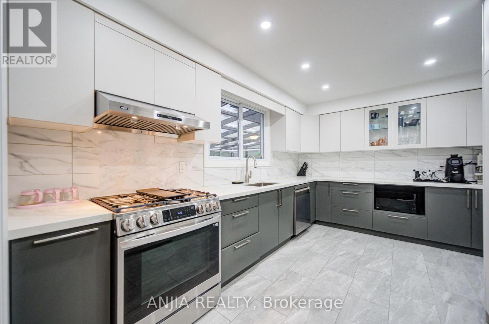 58 Summerfeldt Crescent, Markham, Ontario  L3R 2B2 - Photo 9 - N13851560
