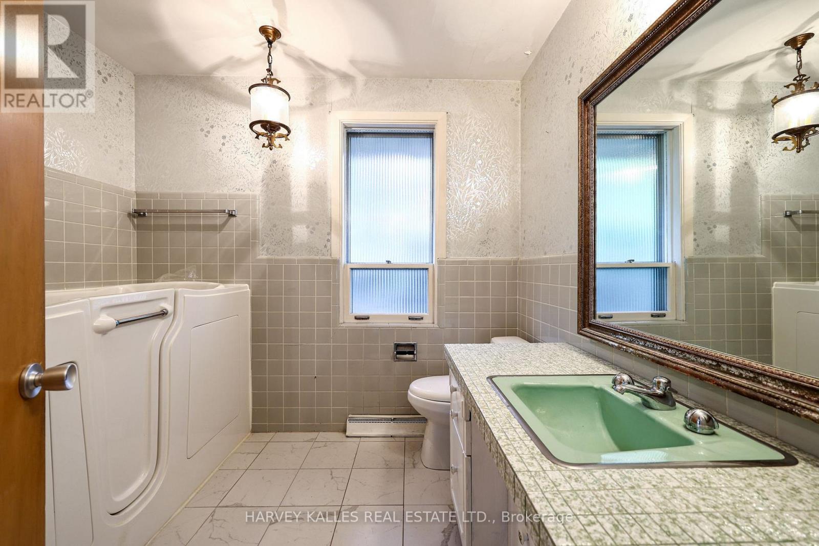 2 Colvestone Road, Toronto, Ontario  M2L 1X3 - Photo 34 - C13847790